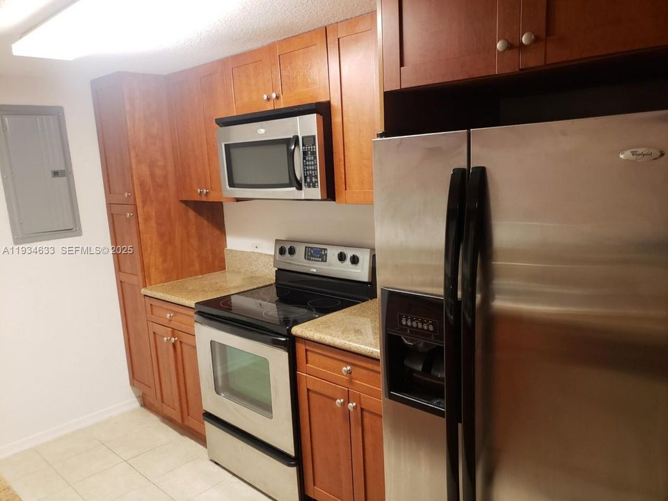 待售: $349,000 (2 贝兹, 2 浴室, 950 平方英尺)