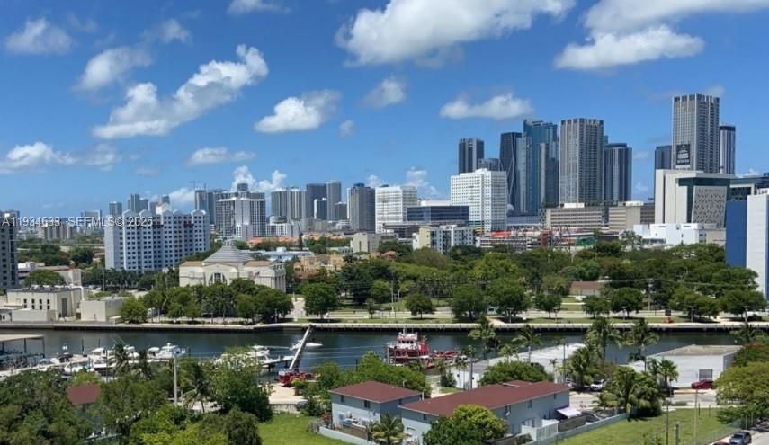 待售: $349,000 (2 贝兹, 2 浴室, 950 平方英尺)