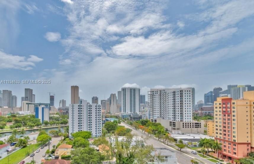 待售: $349,000 (2 贝兹, 2 浴室, 950 平方英尺)