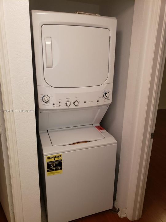 待售: $349,000 (2 贝兹, 2 浴室, 950 平方英尺)