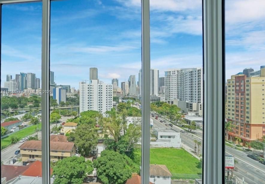 待售: $349,000 (2 贝兹, 2 浴室, 950 平方英尺)