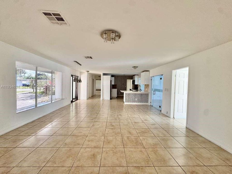 For Rent: $4,800 (3 beds, 2 baths, 1830 Square Feet)