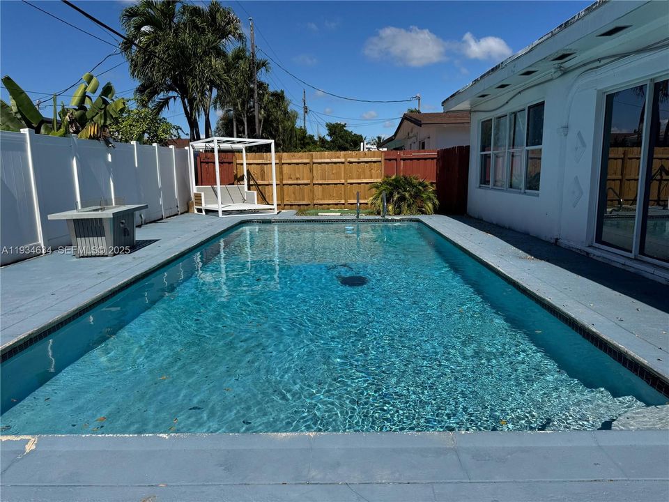 For Rent: $4,800 (3 beds, 2 baths, 1830 Square Feet)