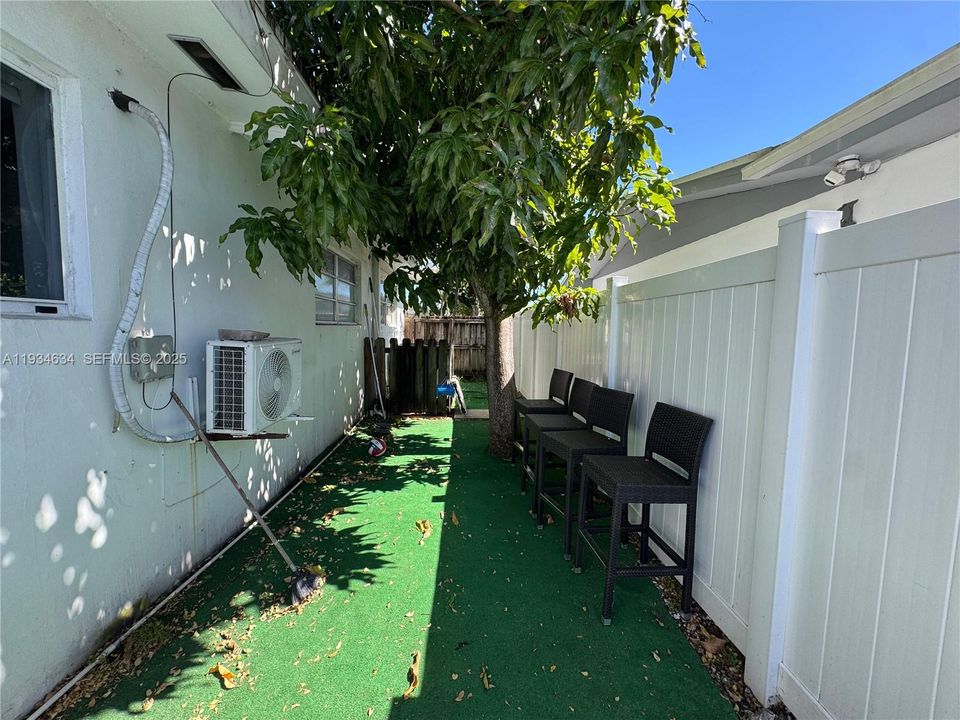 For Rent: $4,800 (3 beds, 2 baths, 1830 Square Feet)