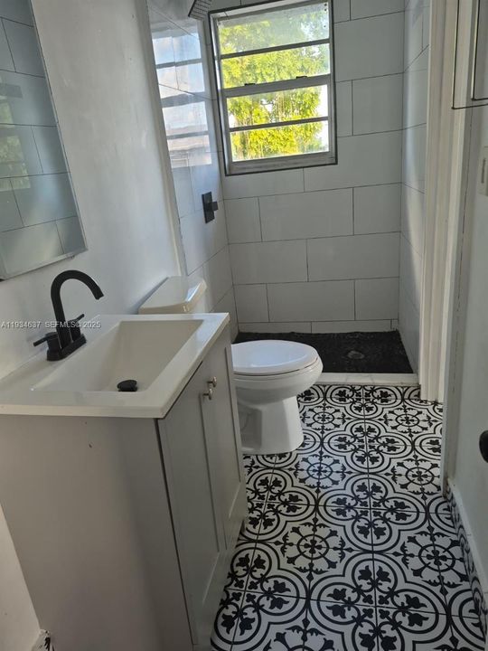 For Rent: $2,100 (2 beds, 1 baths, 7239 Square Feet)