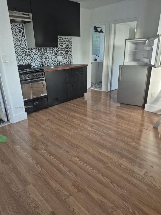 For Rent: $2,100 (2 beds, 1 baths, 7239 Square Feet)
