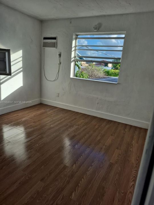 For Rent: $2,100 (2 beds, 1 baths, 7239 Square Feet)