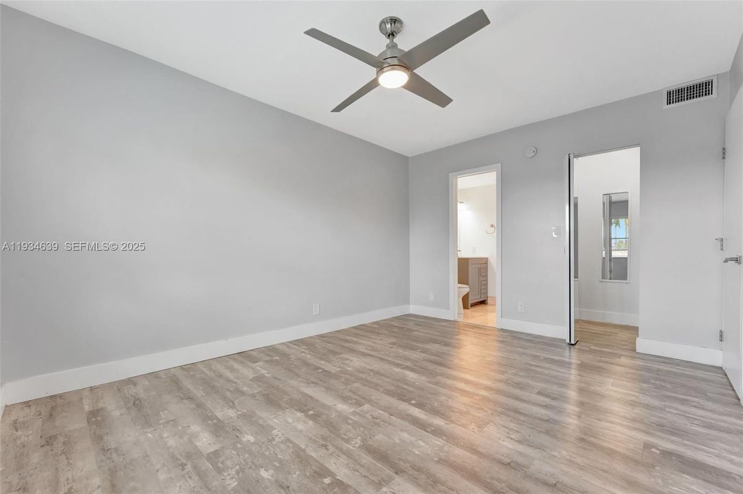 For Rent: $2,600 (2 beds, 1 baths, 900 Square Feet)