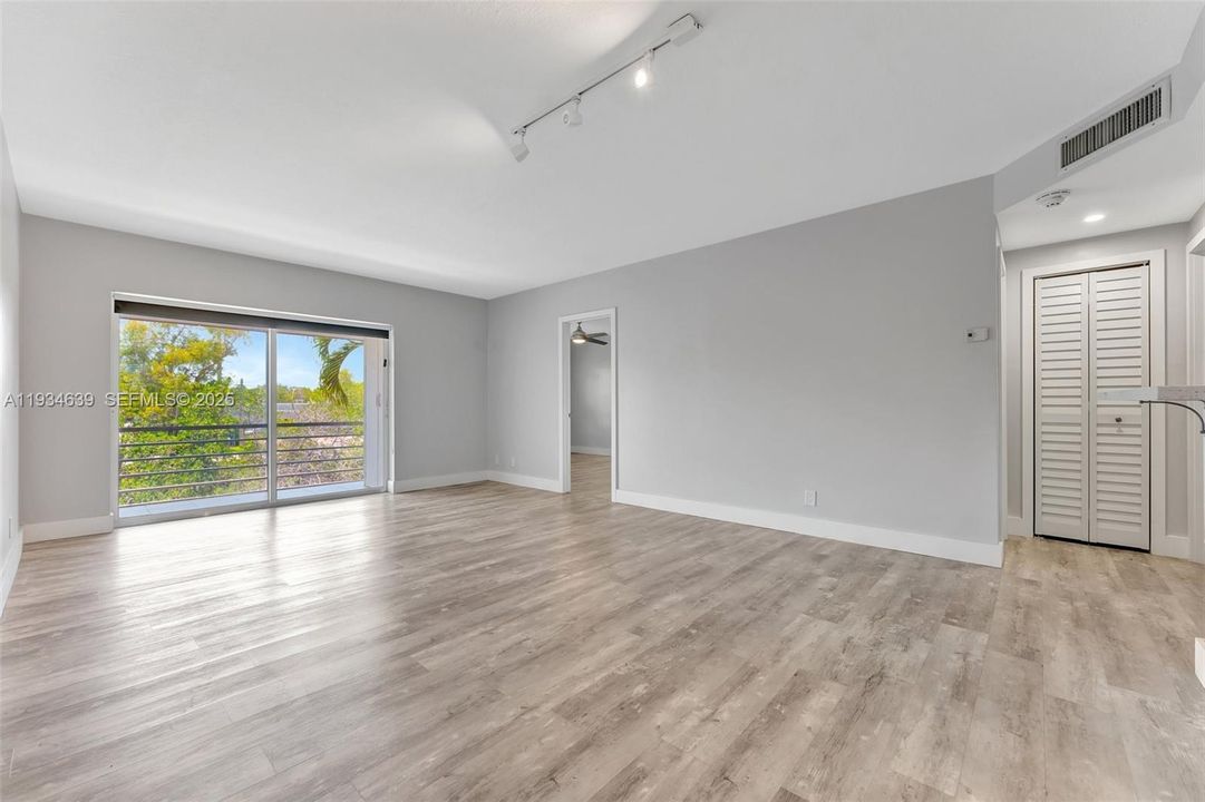 For Rent: $2,600 (2 beds, 1 baths, 900 Square Feet)