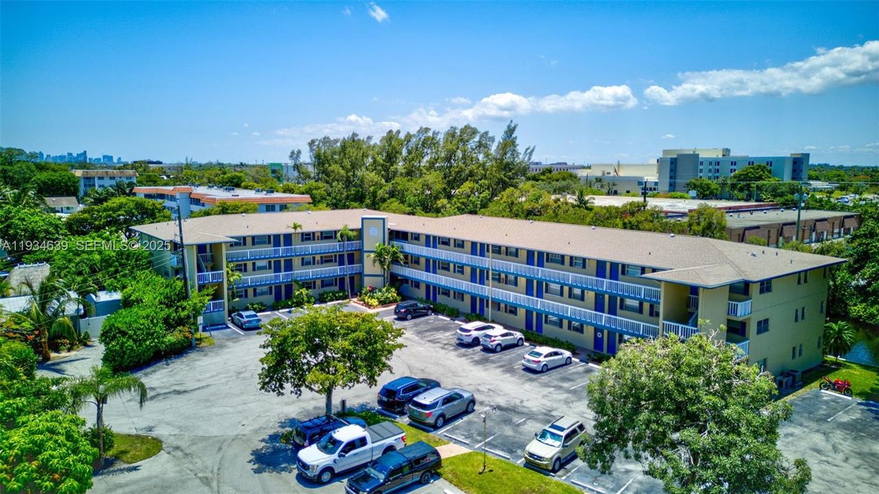 For Rent: $2,600 (2 beds, 1 baths, 900 Square Feet)