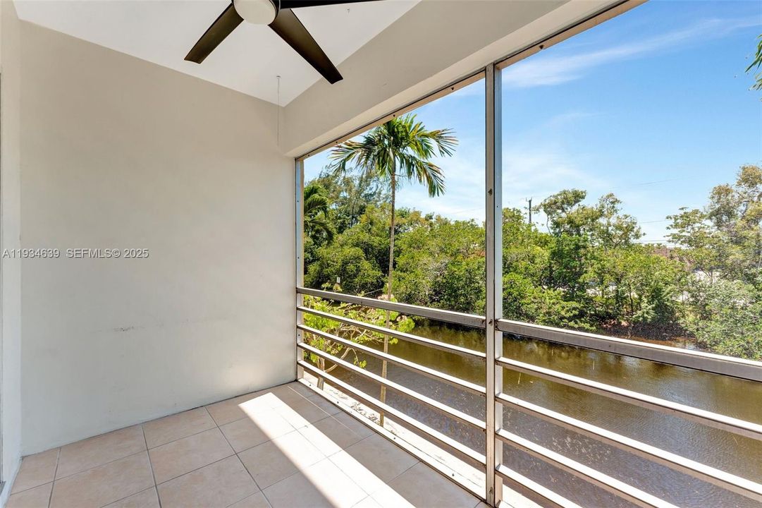 For Rent: $2,600 (2 beds, 1 baths, 900 Square Feet)