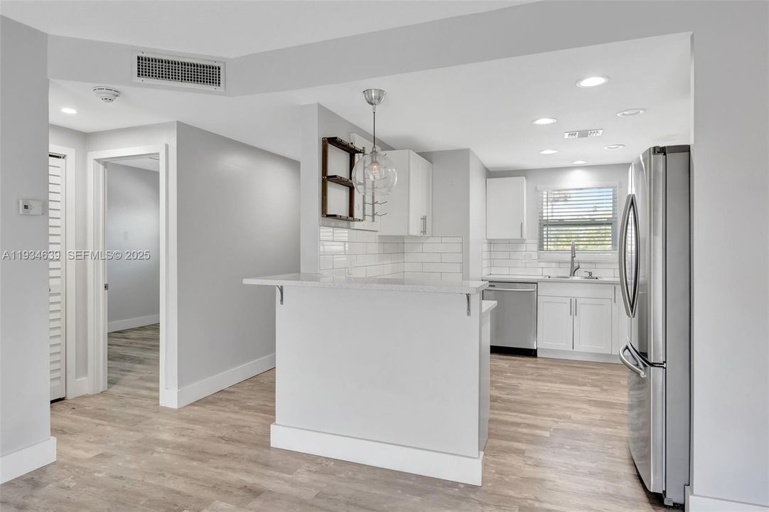 For Rent: $2,600 (2 beds, 1 baths, 900 Square Feet)