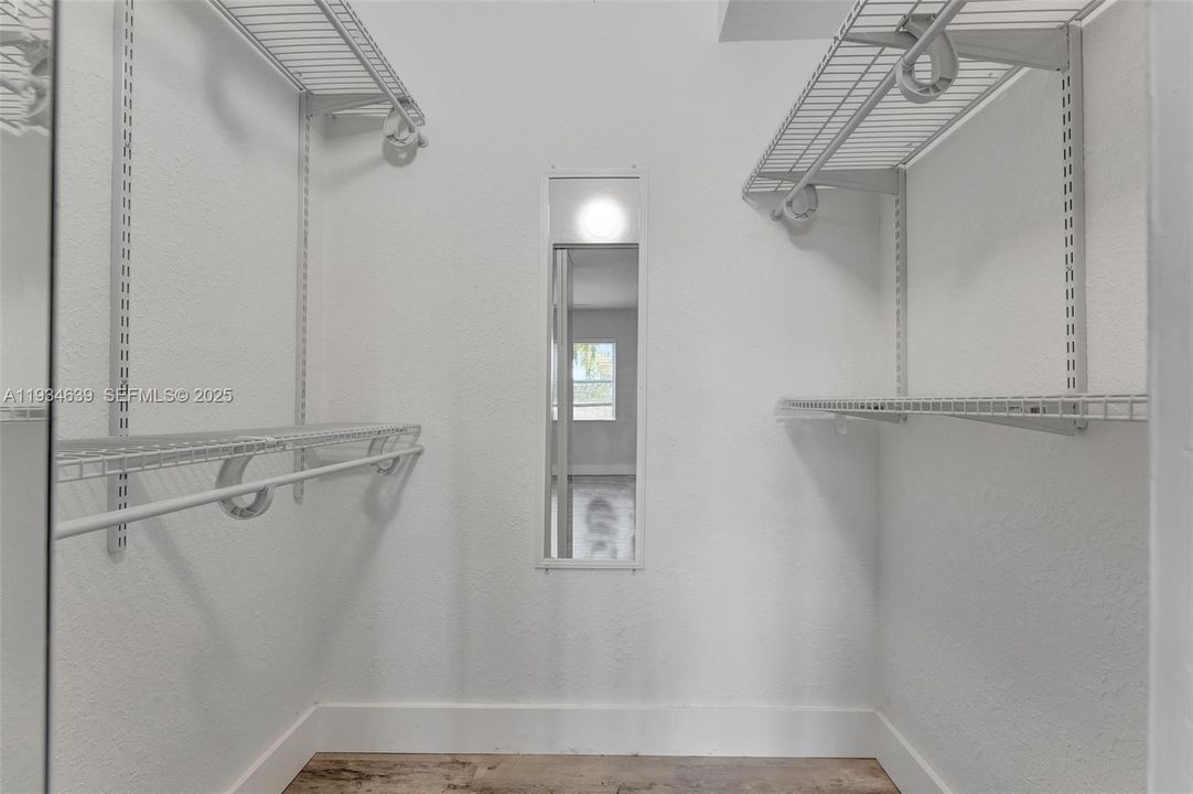 For Rent: $2,600 (2 beds, 1 baths, 900 Square Feet)