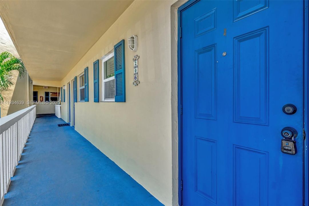 For Rent: $2,600 (2 beds, 1 baths, 900 Square Feet)