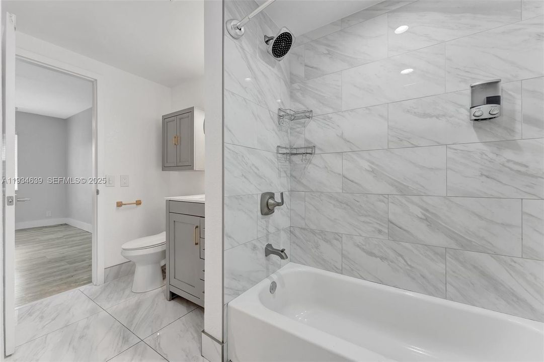 For Rent: $2,600 (2 beds, 1 baths, 900 Square Feet)