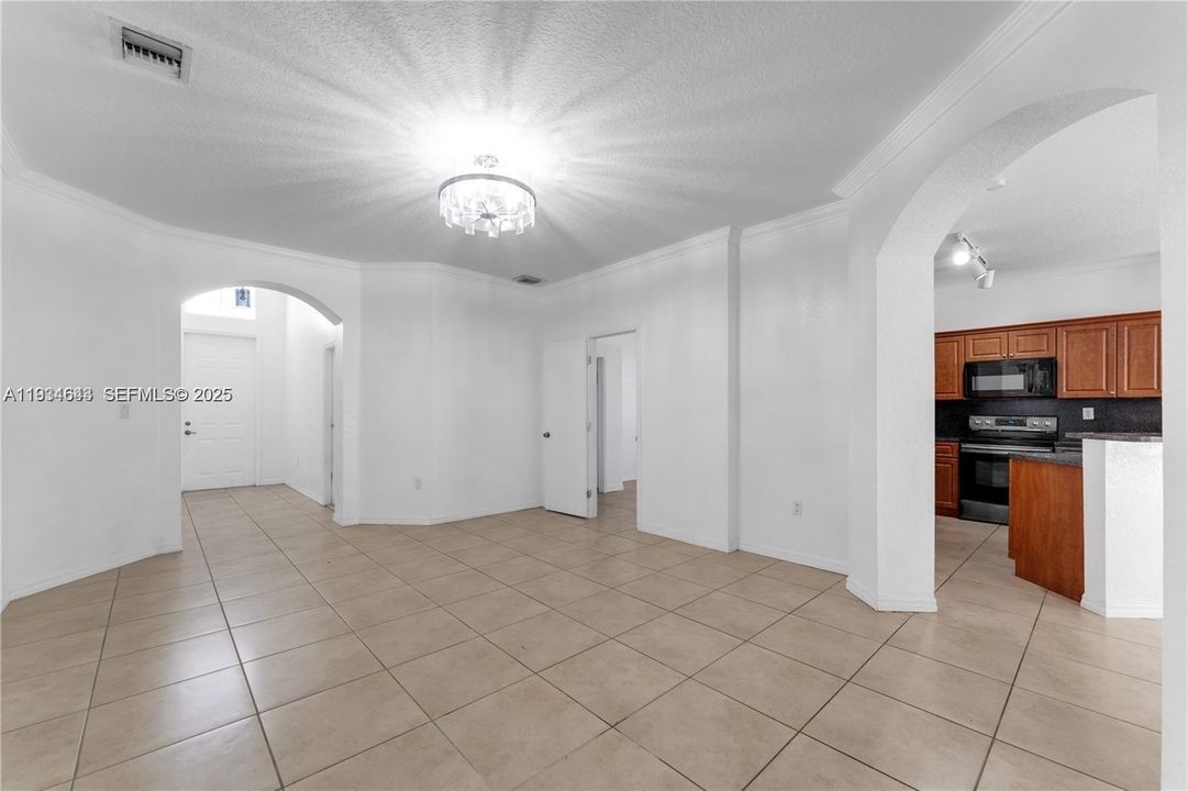 En Venta: $770,000 (4 camas, 3 baños, 1765 Pies cuadrados)