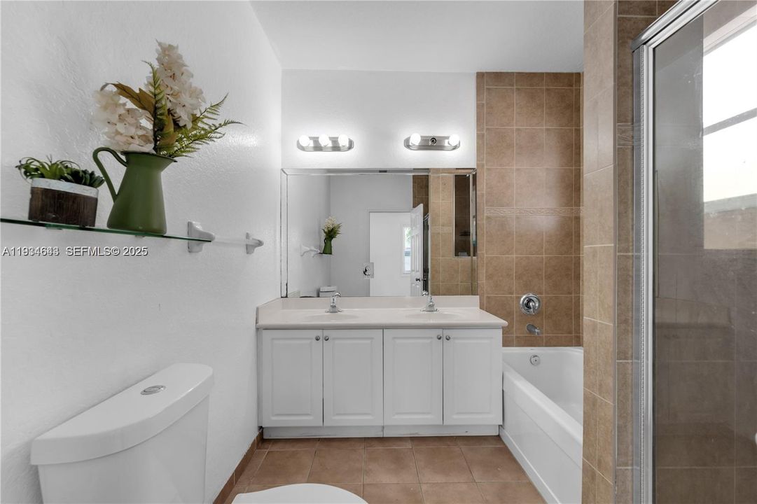 En Venta: $770,000 (4 camas, 3 baños, 1765 Pies cuadrados)