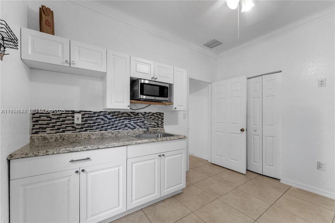 En Venta: $770,000 (4 camas, 3 baños, 1765 Pies cuadrados)