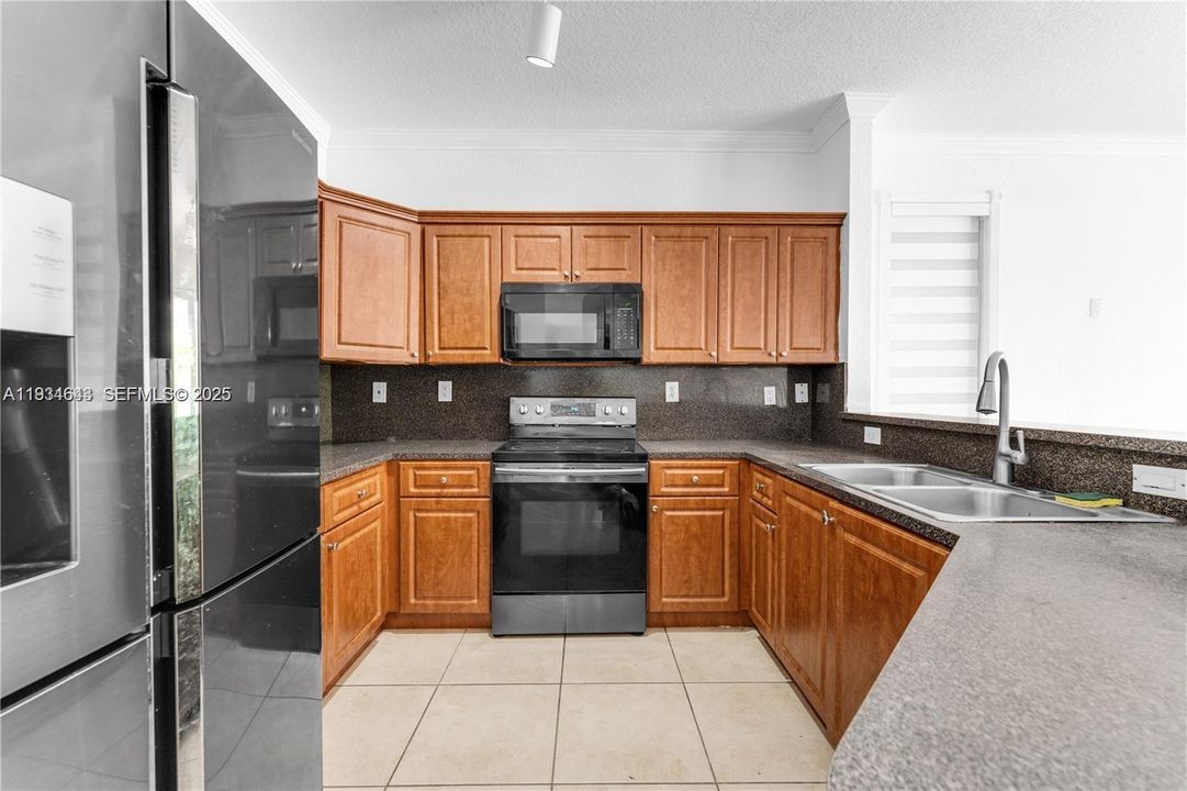 En Venta: $770,000 (4 camas, 3 baños, 1765 Pies cuadrados)