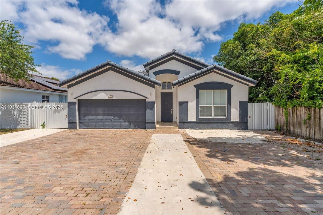 En Venta: $770,000 (4 camas, 3 baños, 1765 Pies cuadrados)