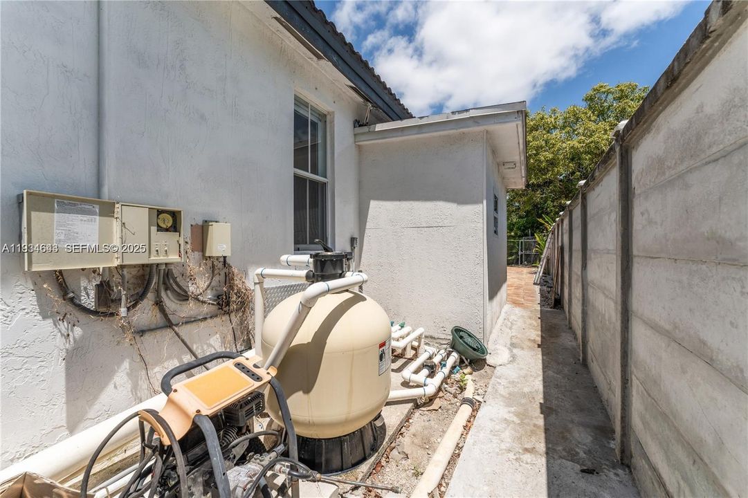 En Venta: $770,000 (4 camas, 3 baños, 1765 Pies cuadrados)