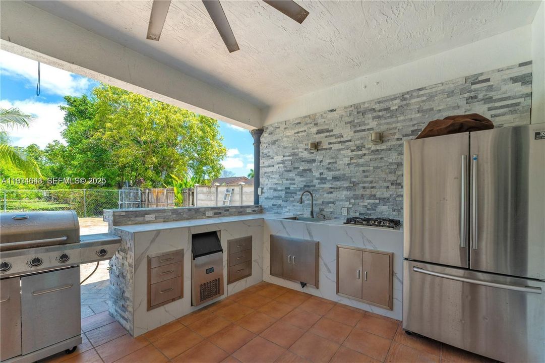 En Venta: $770,000 (4 camas, 3 baños, 1765 Pies cuadrados)