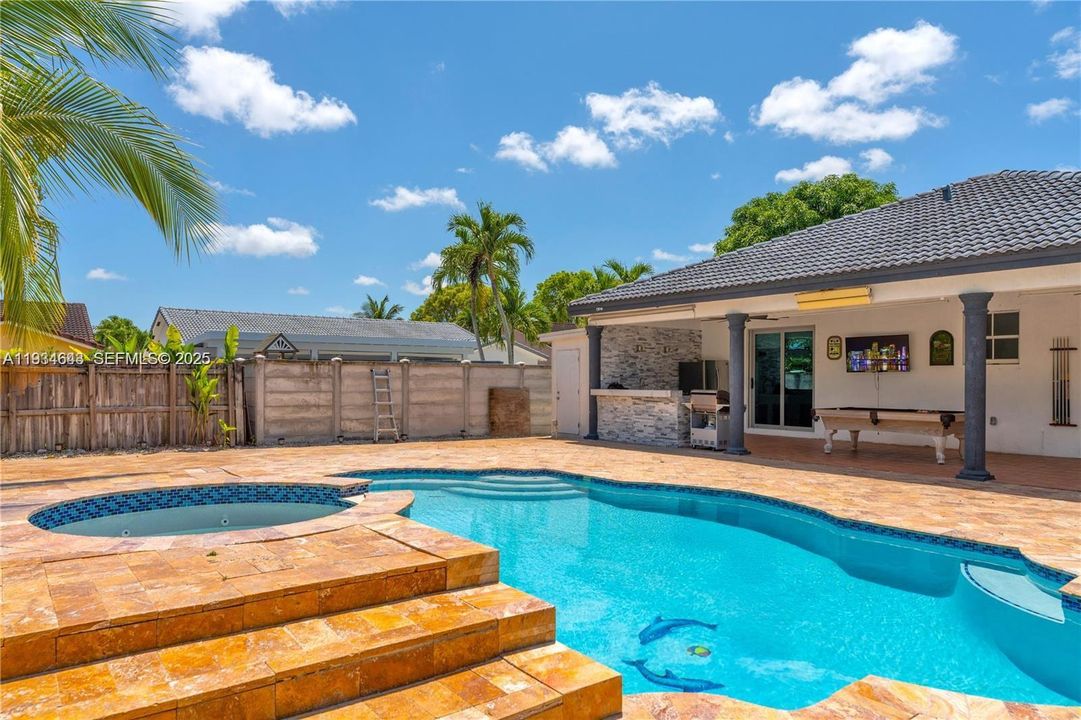 En Venta: $770,000 (4 camas, 3 baños, 1765 Pies cuadrados)