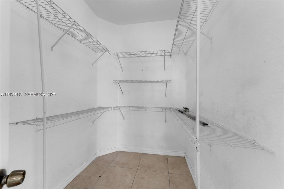 En Venta: $770,000 (4 camas, 3 baños, 1765 Pies cuadrados)