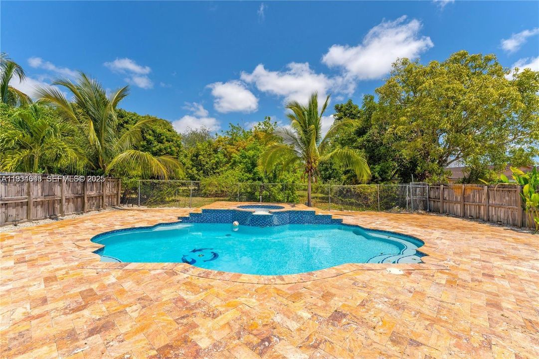 En Venta: $770,000 (4 camas, 3 baños, 1765 Pies cuadrados)