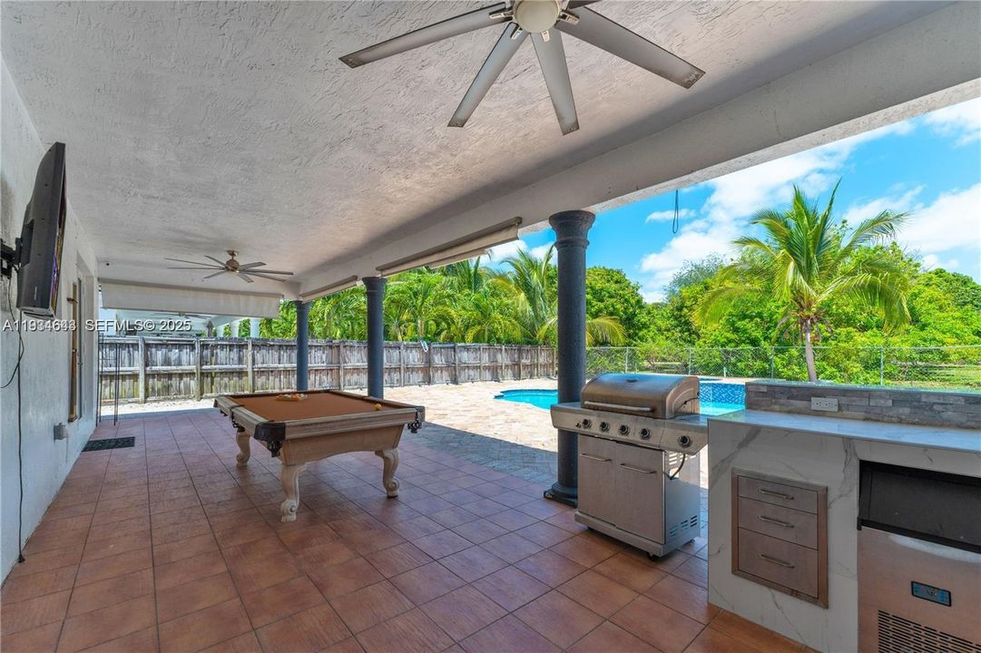 En Venta: $770,000 (4 camas, 3 baños, 1765 Pies cuadrados)