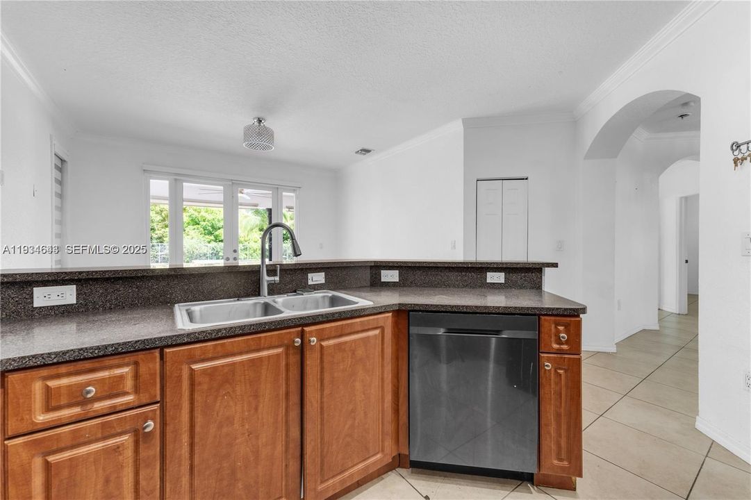 En Venta: $770,000 (4 camas, 3 baños, 1765 Pies cuadrados)