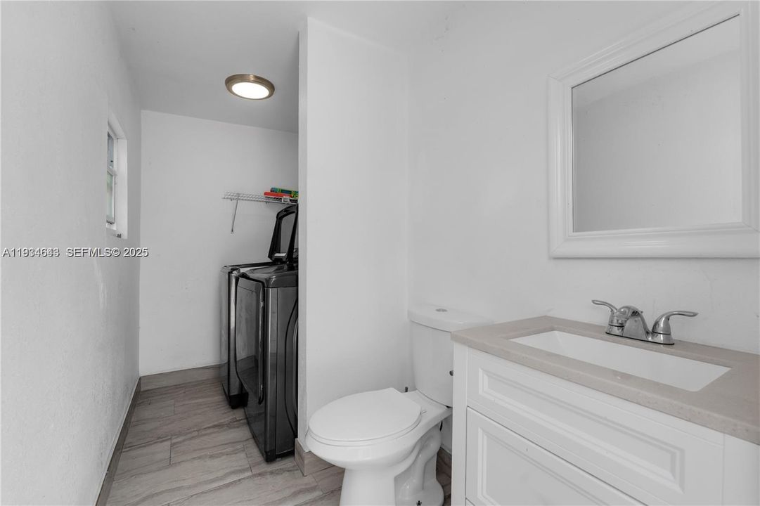 En Venta: $770,000 (4 camas, 3 baños, 1765 Pies cuadrados)