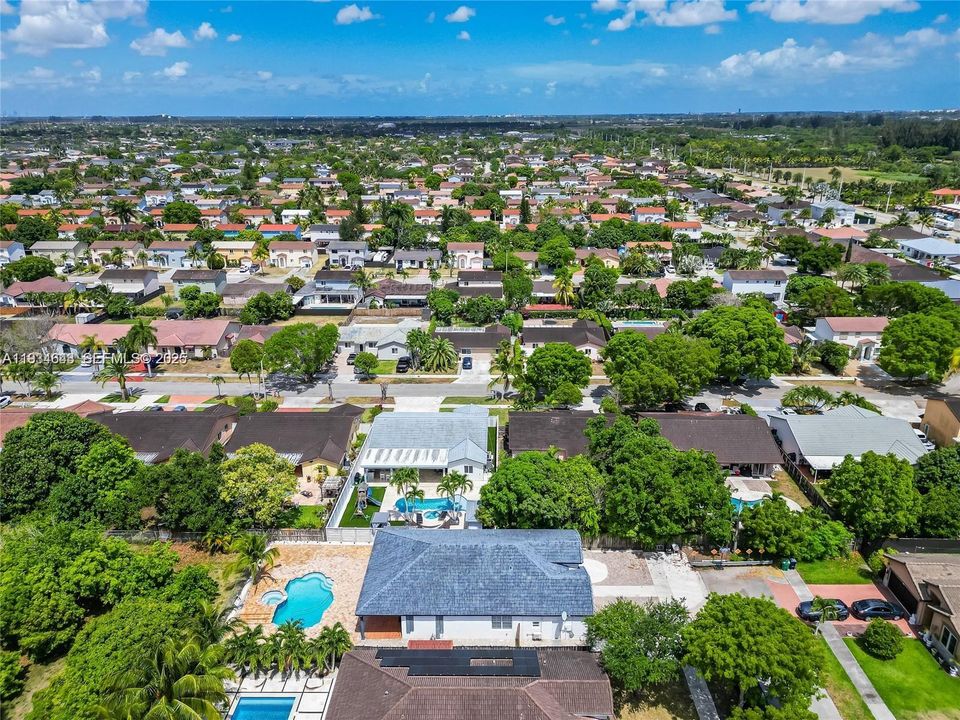 En Venta: $770,000 (4 camas, 3 baños, 1765 Pies cuadrados)