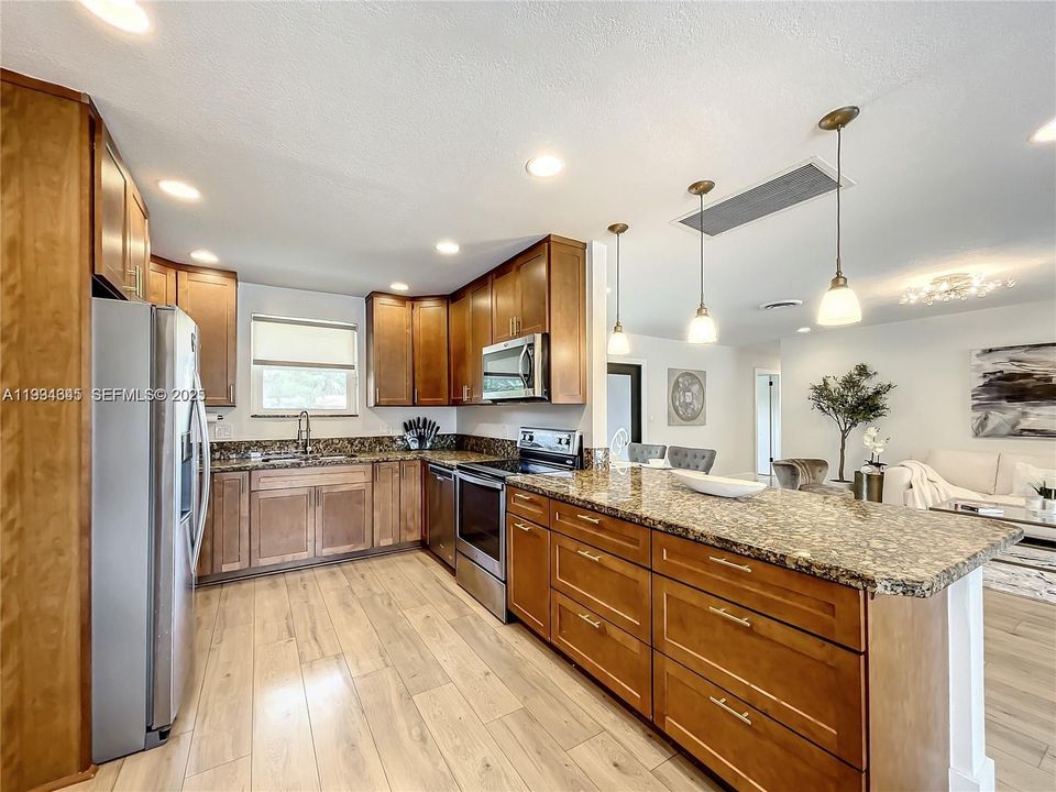 待售: $749,999 (3 贝兹, 2 浴室, 1744 平方英尺)