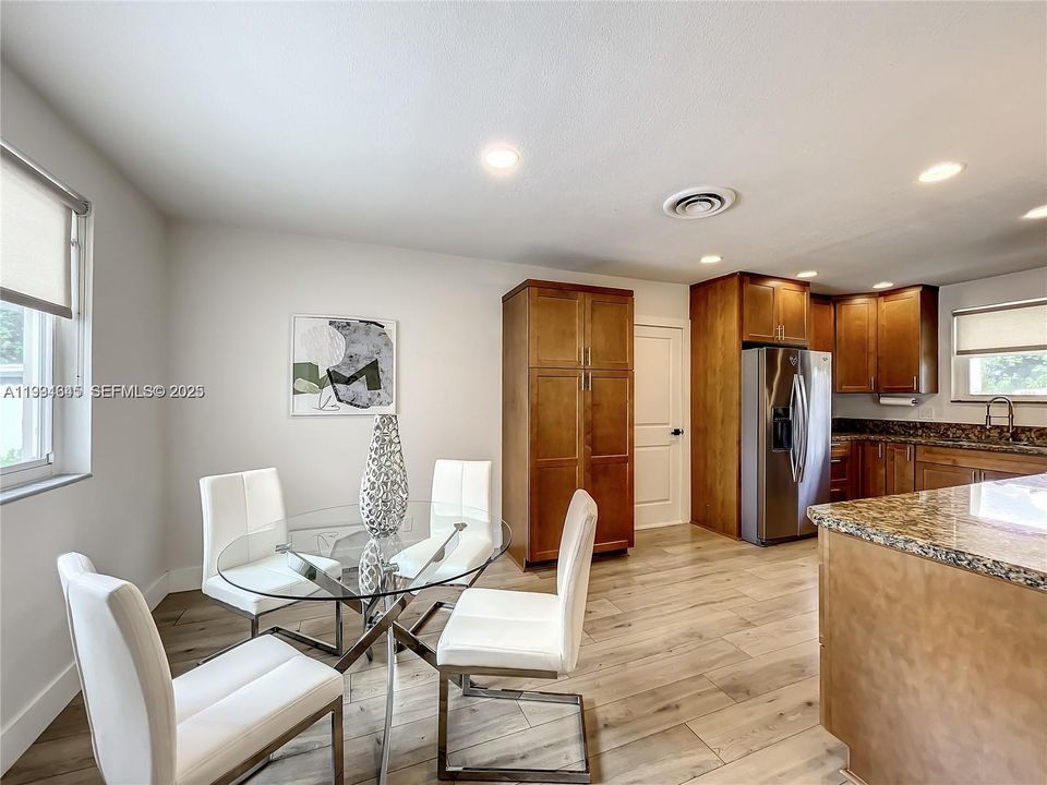 待售: $749,999 (3 贝兹, 2 浴室, 1744 平方英尺)