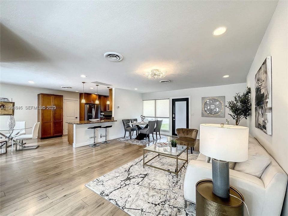 待售: $749,999 (3 贝兹, 2 浴室, 1744 平方英尺)