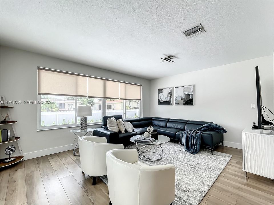 待售: $749,999 (3 贝兹, 2 浴室, 1744 平方英尺)