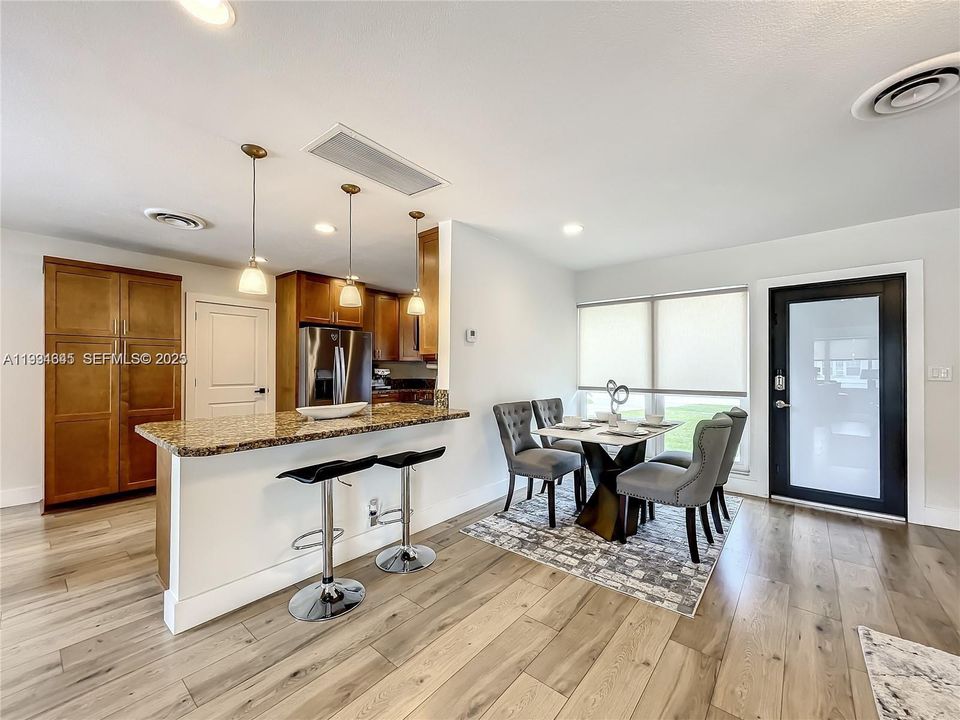 待售: $749,999 (3 贝兹, 2 浴室, 1744 平方英尺)