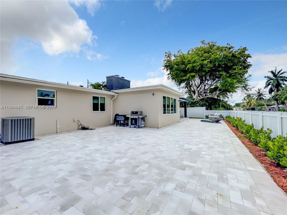 待售: $749,999 (3 贝兹, 2 浴室, 1744 平方英尺)