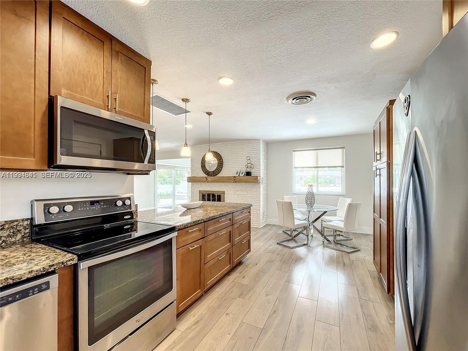 待售: $749,999 (3 贝兹, 2 浴室, 1744 平方英尺)