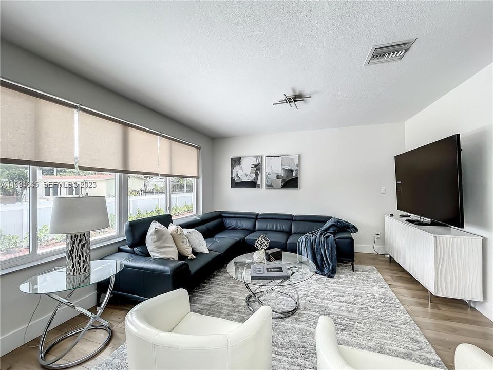 待售: $749,999 (3 贝兹, 2 浴室, 1744 平方英尺)