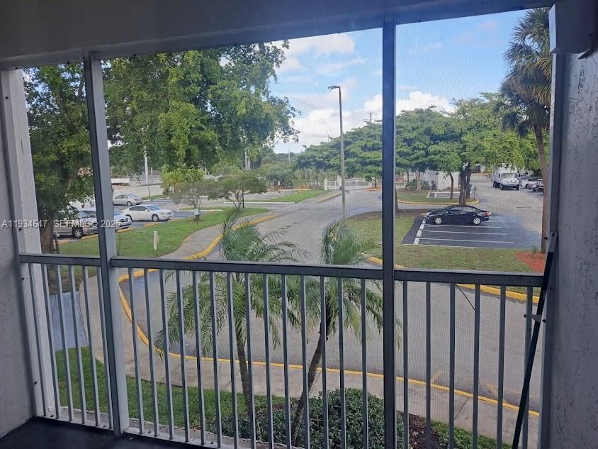 For Rent: $1,650 (1 beds, 1 baths, 615 Square Feet)