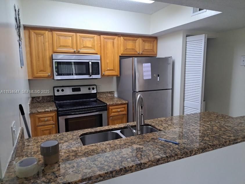 For Rent: $1,650 (1 beds, 1 baths, 615 Square Feet)