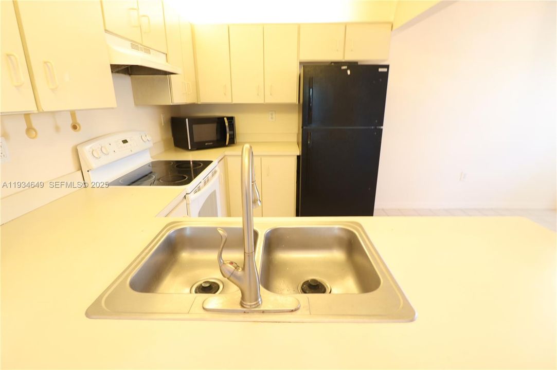 En Venta: $219,000 (2 camas, 2 baños, 1060 Pies cuadrados)