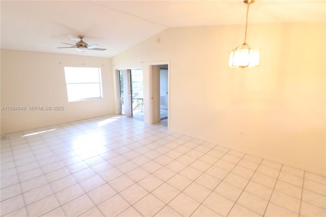 En Venta: $219,000 (2 camas, 2 baños, 1060 Pies cuadrados)