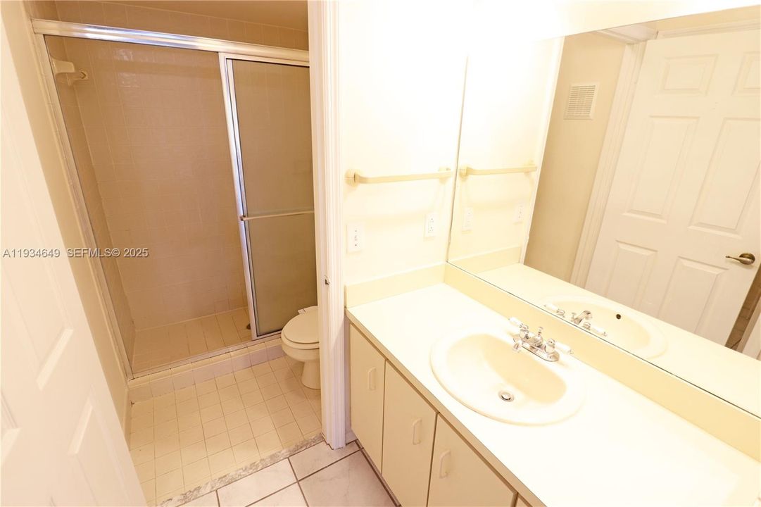 En Venta: $219,000 (2 camas, 2 baños, 1060 Pies cuadrados)