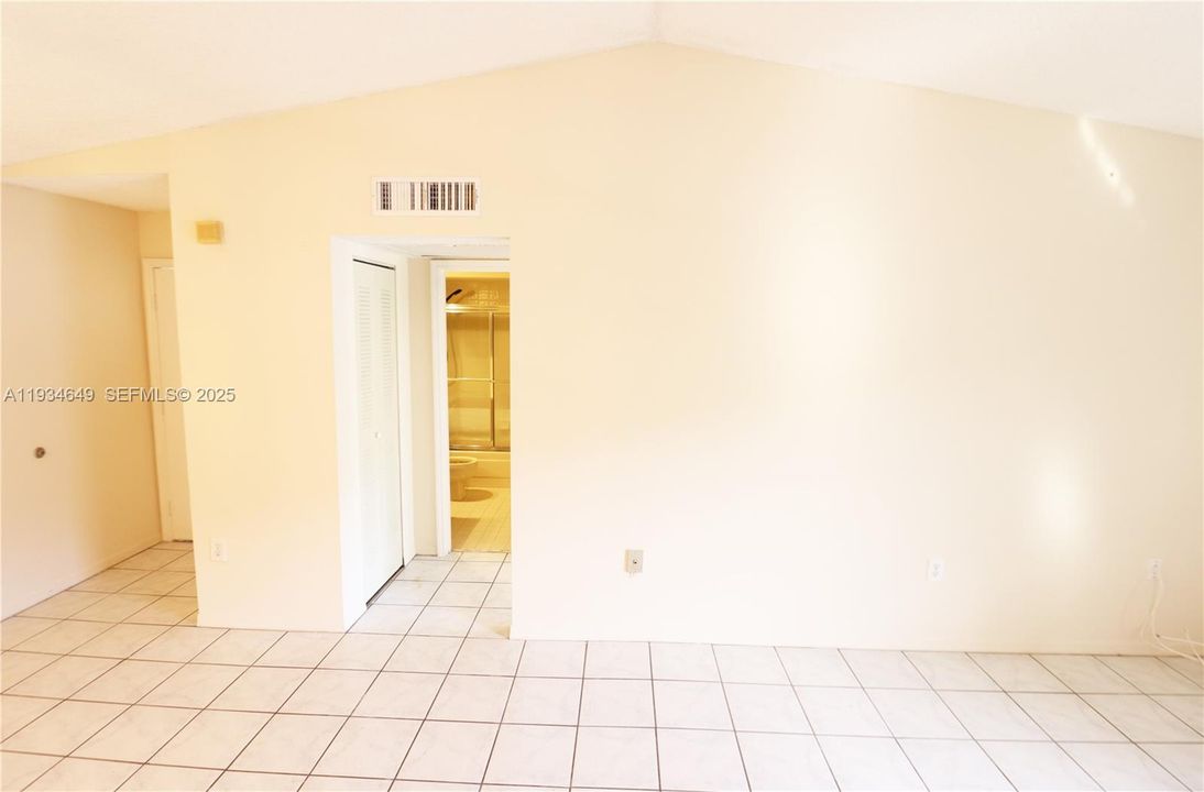 En Venta: $219,000 (2 camas, 2 baños, 1060 Pies cuadrados)