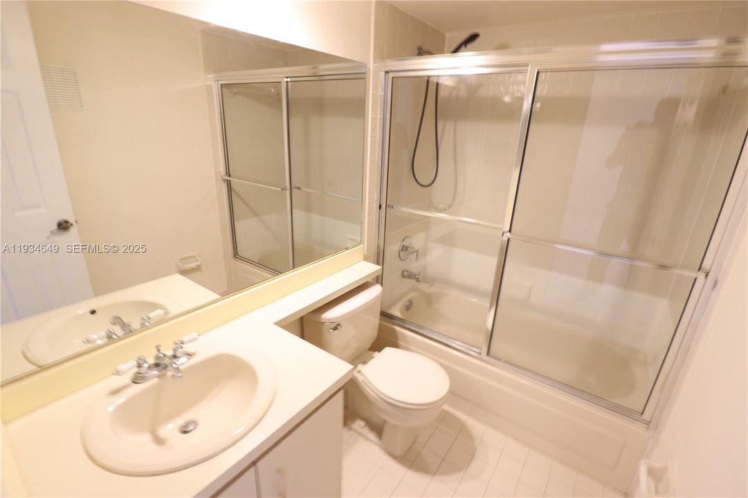 En Venta: $219,000 (2 camas, 2 baños, 1060 Pies cuadrados)