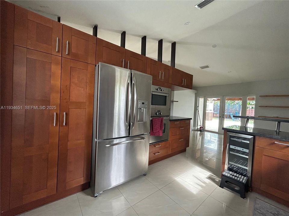 For Rent: $2,900 (2 beds, 1 baths, 1625 Square Feet)