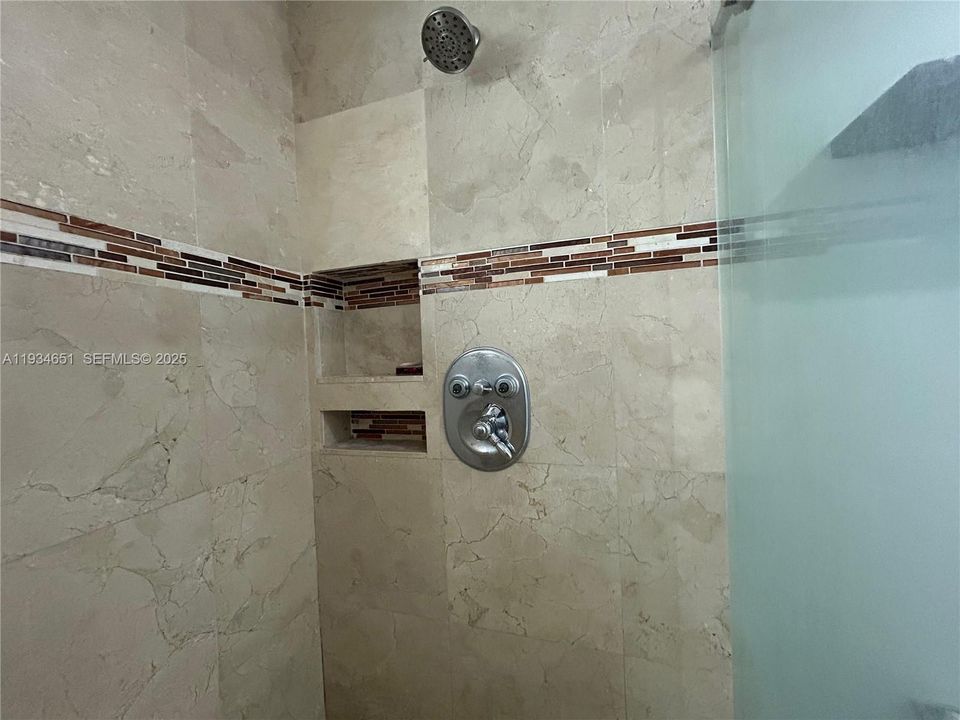 For Rent: $2,900 (2 beds, 1 baths, 1625 Square Feet)